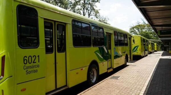 Ônibus do Consórcio Sorriso. Alguns deles são alugados para atual operadora do serviço em Foz do Iguaçu