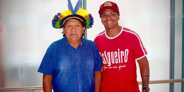 enredista_igor_ricardo_e_xama_yanomani_davi_kopenawa.jpg