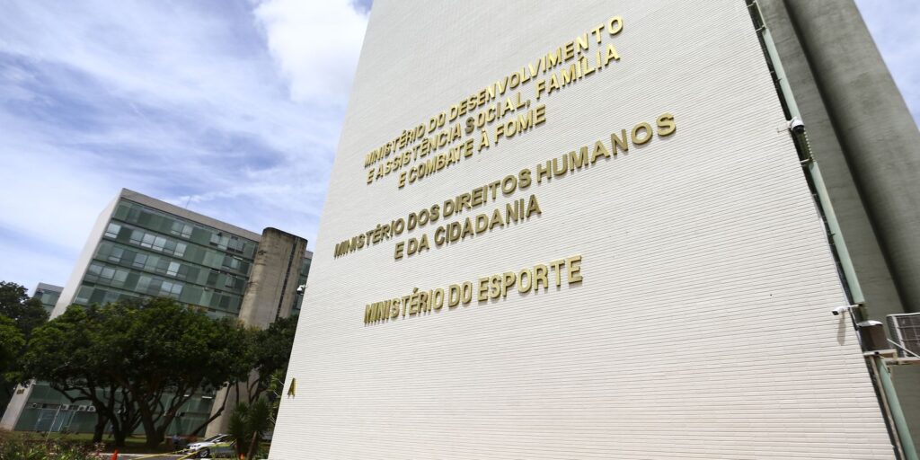 fachada-ministerio_mcamgo_abr_100420231818-35.jpg