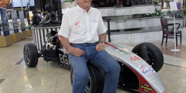 noticia_fvee_2017_09_15a_shopping_iguatemi_ribeirao_preto_recebe_exposicao_da_formula_vee_com_presenca_wilson_fittipaldi_01.jpg
