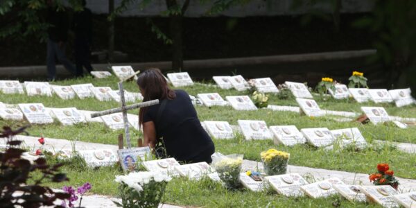 finados_cemiterio_2.jpg