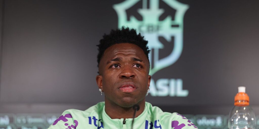 vinicius_jr_chora_coletiva_selecao.jpg