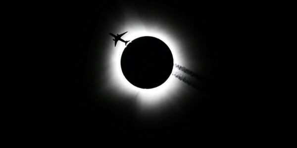 2024-04-08t215928z_1966258441_rc2l27ade58k_rtrmadp_3_solar-eclipse-usa.jpg