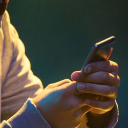 Levantamento identifica 173 vítimas de deepfakes sexuais em escolas