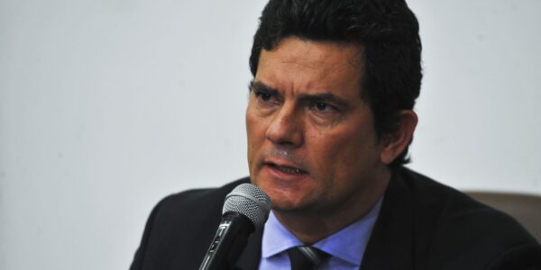 o_ministro_da_justica_e_seguranca_publica_sergio_moro_fala_a_imprensa_0424202560.jpg