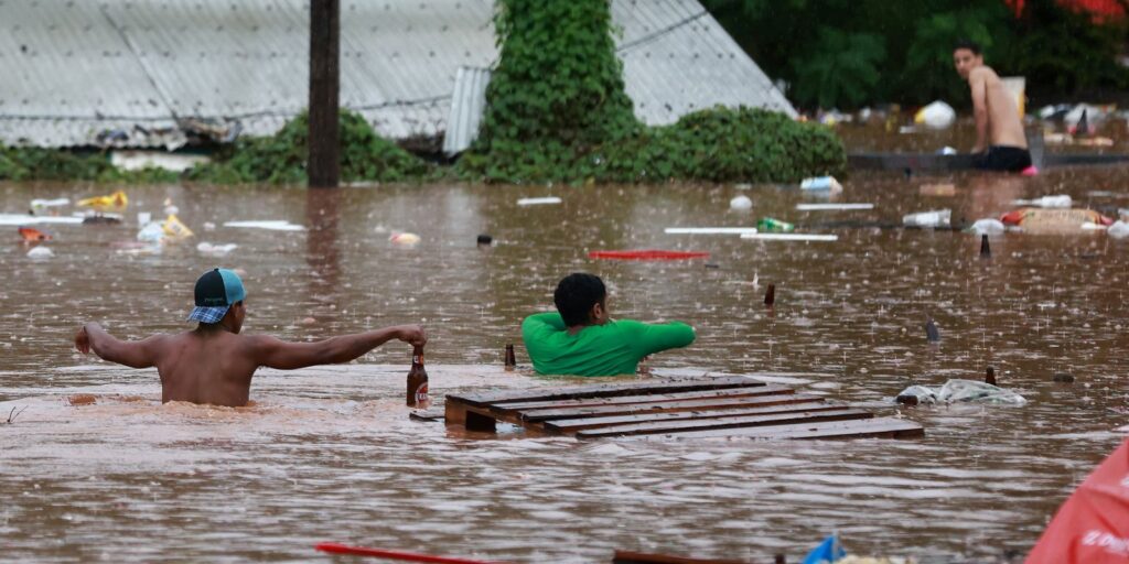 2024-05-02t192614z_1594767370_rc2di7ahzgze_rtrmadp_3_brazil-rains.jpg