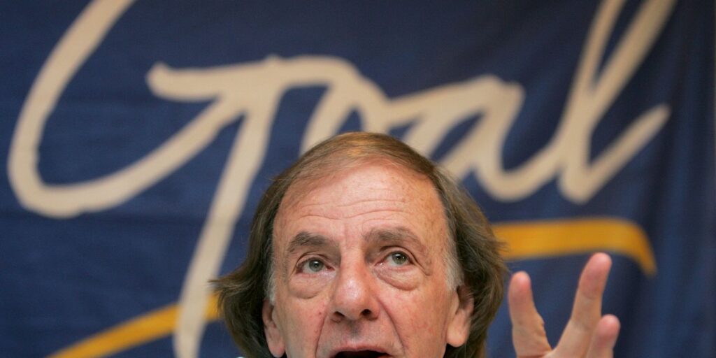 2024-05-05t210151z_1_lynxmpek4408s_rtroptp_4_fut-argentina-menotti-morre.jpg