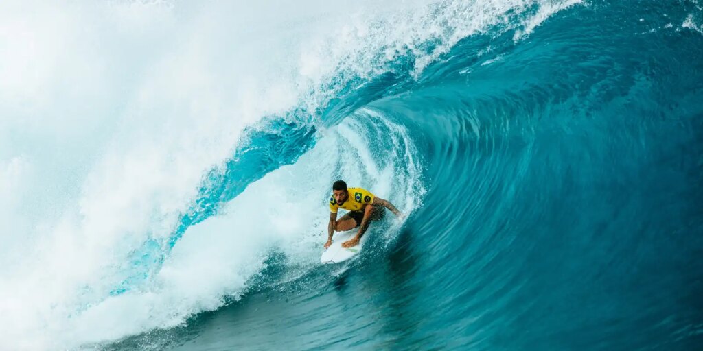 filipe_toledo_22tahiti_qua0308_damien_poullenot1.jpg