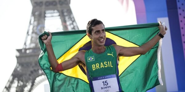 caio_bonfim_prata_marcha_atletica_paris.jpg