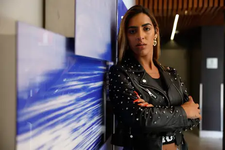 Rio de Janeiro (RJ), 17/10/2024 - Ariela Nascimento, estudante de Ciências Sociais na UFF, ativista, assessora da vereadora de Niteroi, Benny Briolly. Vítima de LGBTQIA+fobia em maio deste ano. Foto: Tânia Rêgo/Agência Brasil