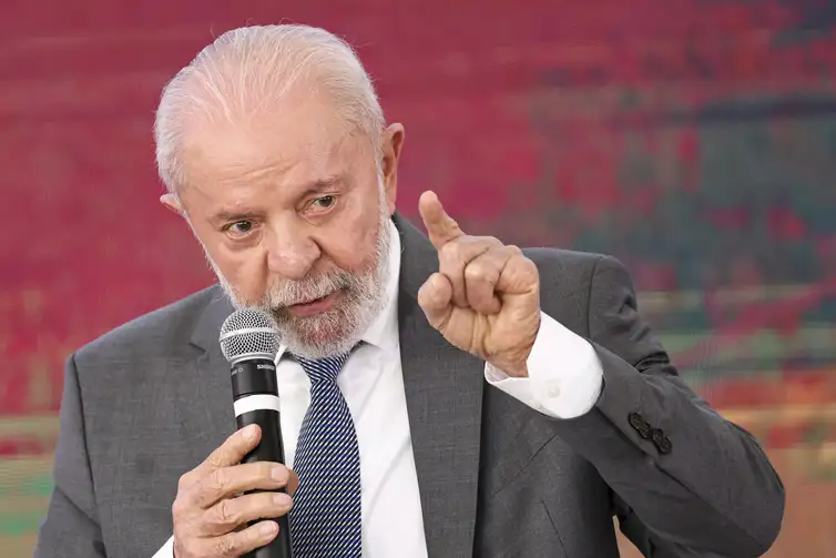 Marcelo Camargo/Agência Brasil Brasília (DF), 25/10/2024 - O presidente Luiz Inácio Lula da Silva participa de cerimônia de assinatura do novo acordo de repactuação da reparação dos danos da tragédia de Mariana (MG). Foto: Marcelo Camargo/Agência Brasil