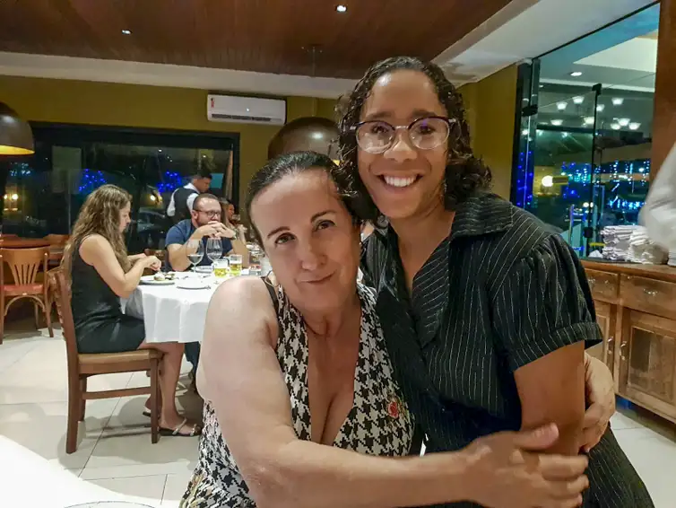 Rio de Janeiro (RJ) 27/11/2024 - Débora Teixeira (e) e sua filha Alessandra Marques - Quase 8% das crianças em processo de adoção são devolvidas, mostra CNJ.
Foto: Débora Teixeira/Arquivo Pessoal