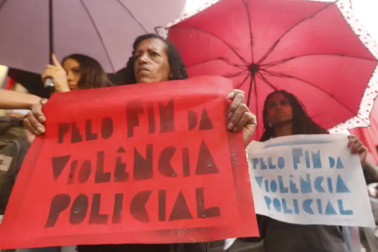 São Paulo (SP), 05/12/2024 -ato contra violência policial, concentração em frente ao teatro municipal de são paulo, praça Ramos de Azevedo . Foto: Paulo Pinto/Agência Brasil