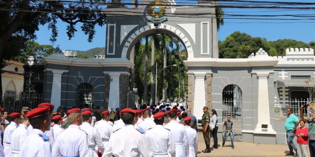 colegio_militar_do_rio_de_janeiro2109201274.jpg