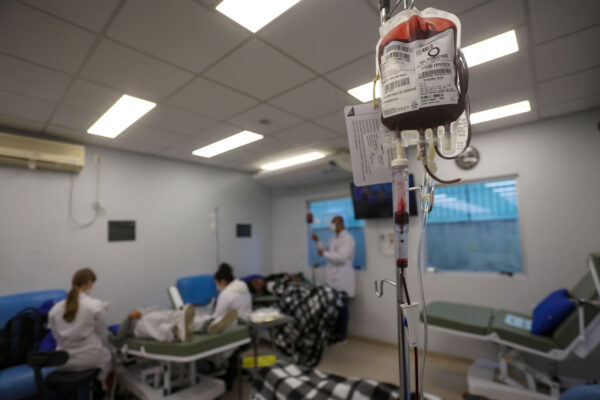 Transfusão de sangue no Hemepar.Foto Gilson Abreu/Aen