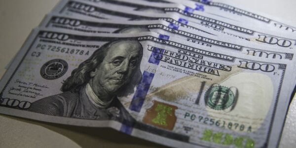 1743119527_dolar_moeda_0803221210.jpg