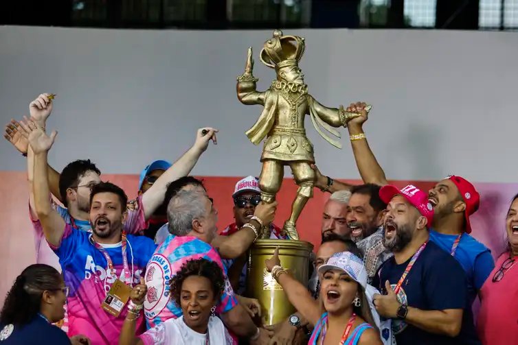 São Paulo (SP), 04/03/2025 - Carnaval 2025 - Rosas de Ouro campeã do Grupo Especial no Sambódromo do Anhembi.

Foto Paulo Pinto/Agencia Brasil