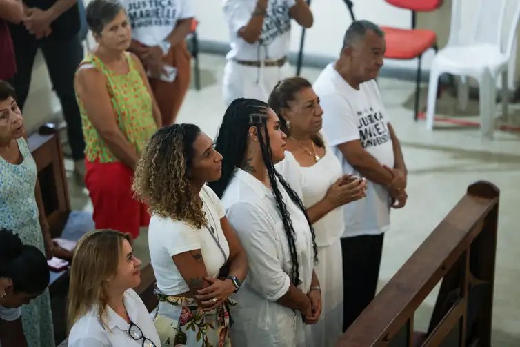 Rio de Janeiro (RJ), 14/03/2025 - Familiares e amigos participam de missa em memória de Marielle Franco e Anderson Gomes, na Igreja Nossa Senhora do Parto, no centro do Rio de Janeiro. Foto: Tomaz Silva/Agência Brasil