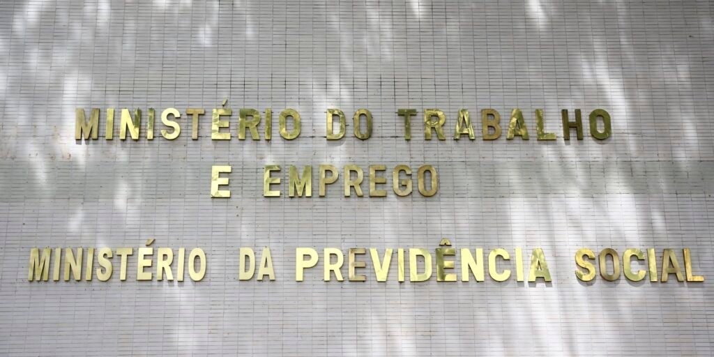 1744641640_fachada-ministerio_mcamgo_abr_100420231818-13.jpg