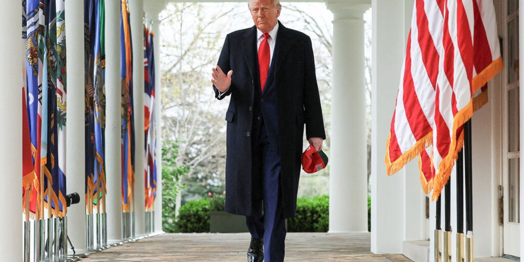 1745963423_2025-04-02t203323z_23778333_rc2rpdae34bj_rtrmadp_3_usa-trump-tariffs.jpg