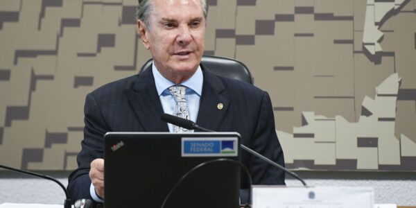 1746037763_fernando_collor_-_jefferson_rudy_-_agencia_senado.jpg