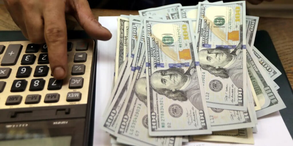 1746056667_2022-02-10t121137z_1_lynxmpei190mo_rtroptp_4_dolar-abre.jpg