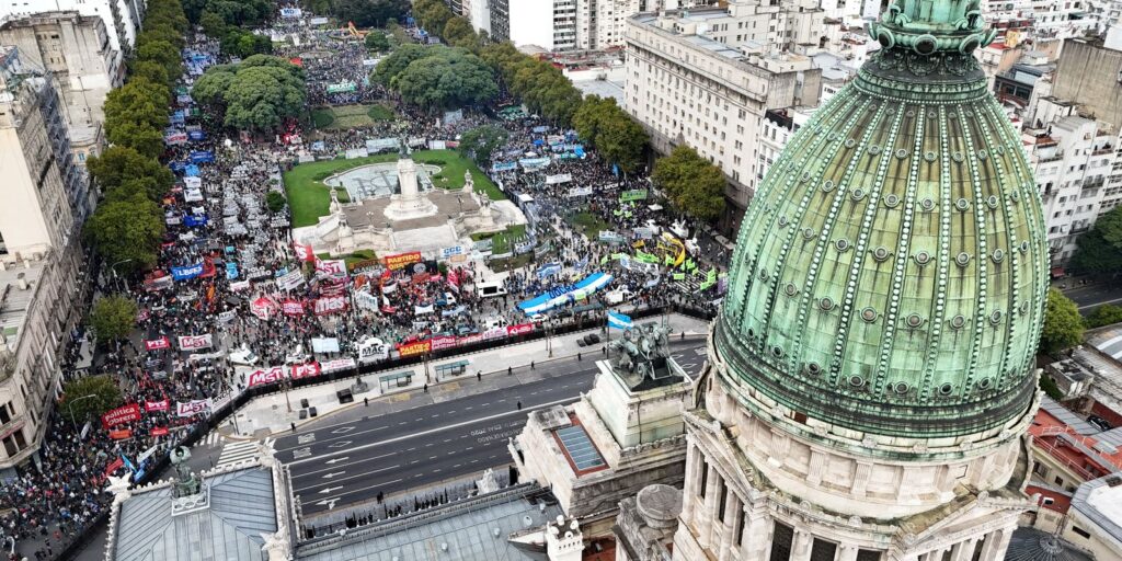 2025-04-09t203201z_401341791_rc2guda4ksb1_rtrmadp_3_argentina-protests.jpg