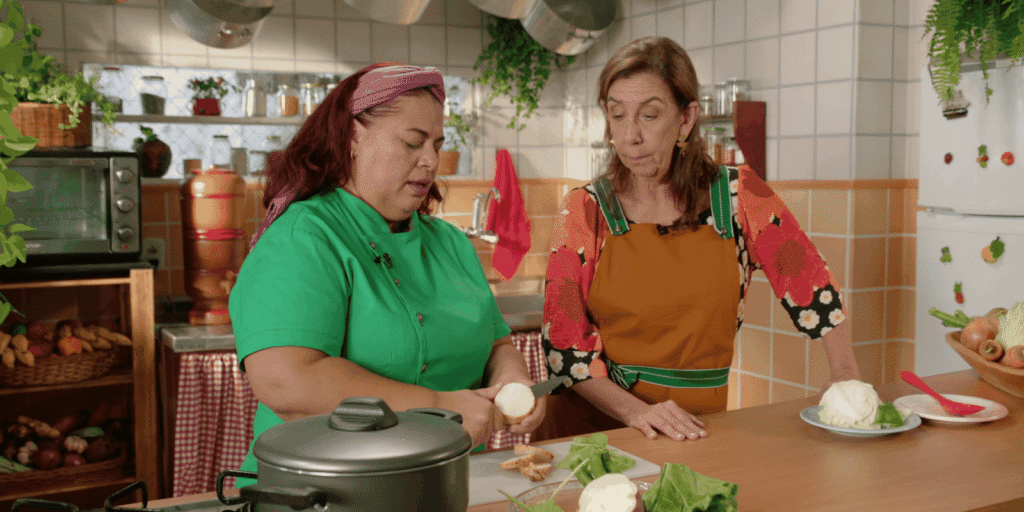 regina_tchelly_prepara_receitas_com_feijao_no_xodo_de_cozinha.png