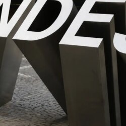BNDES libera R$ 280 mi para fábrica de bateria da transição energética