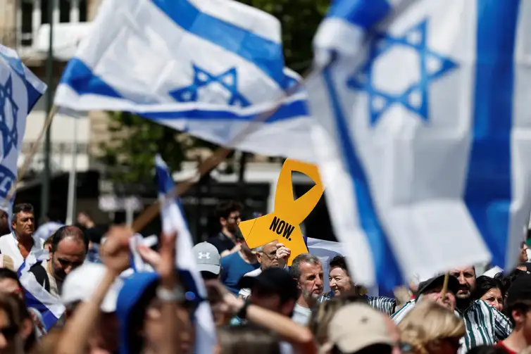 REUTERS/Benoit Tessier/Proibida reprodução People attend the Israeli Music Festival with the slogan