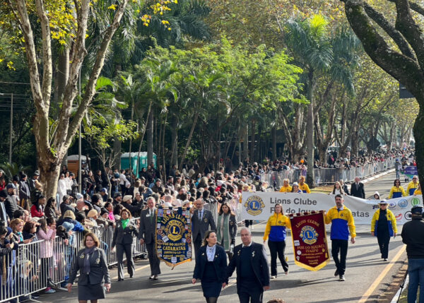 DESFILE 111 ANOS