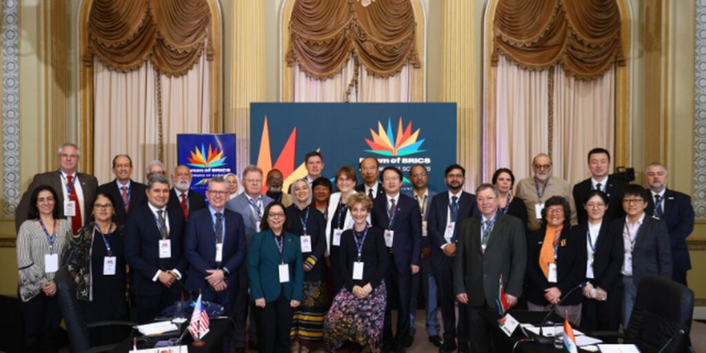 forum_academias_brics_foto_grupo.jpg
