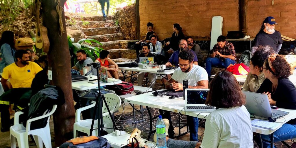 vinte_e_cinco_pessoas_partciparam_de_encontro_para_desenvolvimento_de_tecnologias_de_baixo_custo_par.jpeg