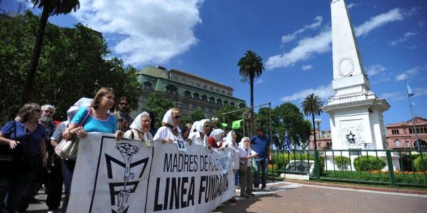 madres_de_la_plaza_de_mayo_telam-_archivo.jpg