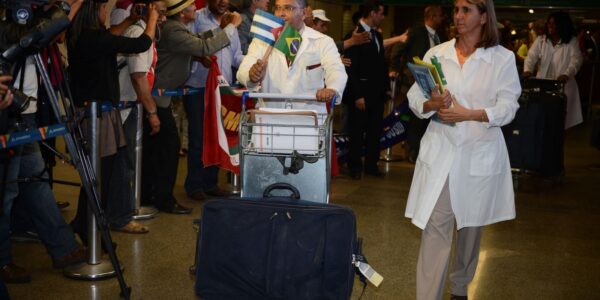 1755301502_medicos_cubanos.jpg