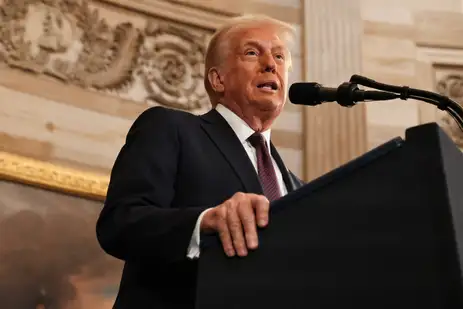 Reuters/Chip Somodevilla/Proibida reprodução WASHINGTON, DC - JANUARY 20: U.S. President Donald Trump speaks during inauguration ceremonies in the Rotunda of the U.S. Capitol on January 20, 2025 in Washington, DC. Donald Trump takes office for his second term as the 47th president of the United States. Reuters/Chip Somodevilla/Proibida reprodução
