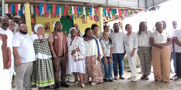 ato_em_memoria_de_mae_bernadete_pacifico.jpg