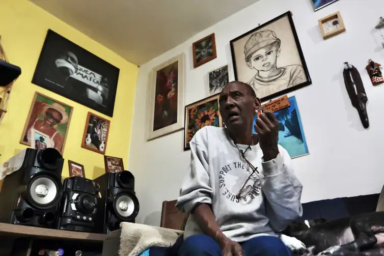 Paulo Pinto/Agência Brasil São Paulo (SP), 14/07/2025 - 10 anos da chacina de Osasco/Barueri. Zilda Maria de Paula, mãe de Fernando que foi assassinado em chacina. Foto: Paulo Pinto/Agncia Brasil