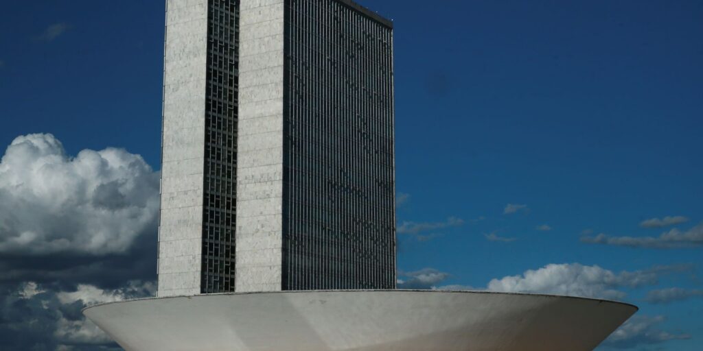 monumentos_brasilia_cupula_plenario_da_camara_dos_deputados3103201339.jpg