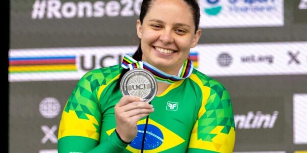 victoria_barbosa_bronze_ciclismo_para_2025.jpg