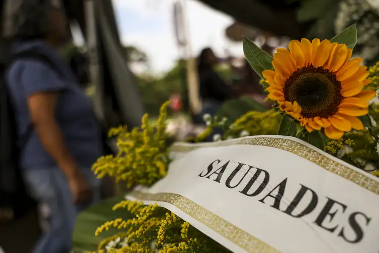 Marcelo Camargo/Agência Brasil Brasília (DF), 02/11/2024 - Movimentação do Dia de Finados no cemitério Campo da Esperança. Foto: Marcelo Camargo/Agência Brasil