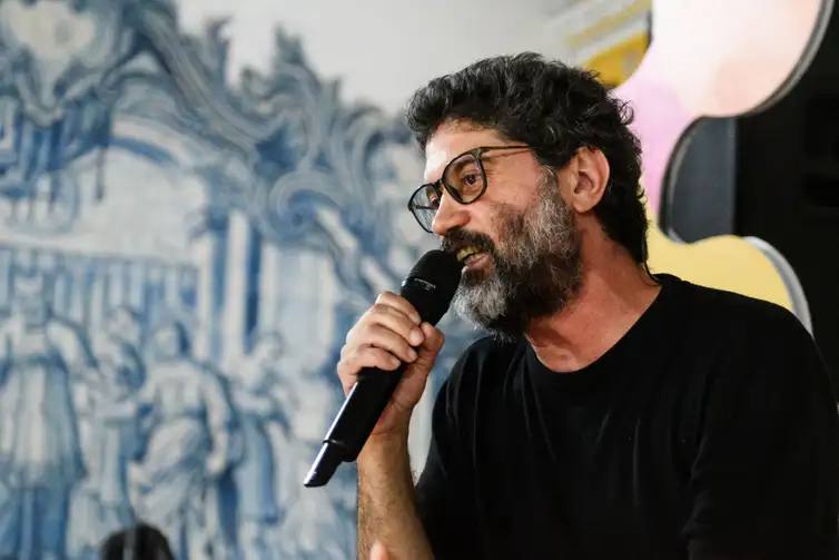 Rio de Janeiro (RJ), 15/09/2025 – Poeta Lirinha, do Cordel do Fogo Encantado, participa de roda de conversa no MIMO Festival
Foto: Rogério Von Krüger/MIMO Festival Divulgação