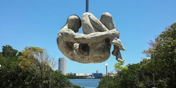 monumento_tortura_nunca_mais_homenagem_as_vitimas_da_ditadura_militar_de_1964-1985_statues_in_recife.webp
