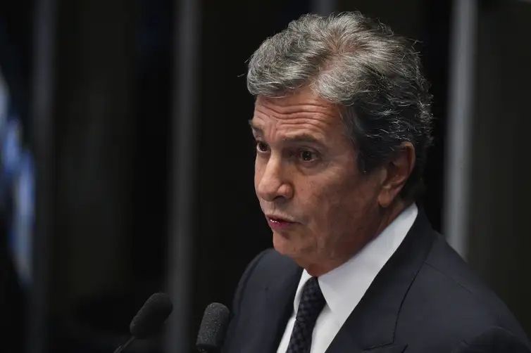 Fabio Rodrigues Pozzebom/Agência Brasil Brasília - O senador Fernando Collor de Mello, fala durante o quinto dia de julgamento final do processo de impeachment da presidenta afastada, Dilma Rousseff, no Senado (Fabio Rodrigues Pozzebom/Agência Brasil)