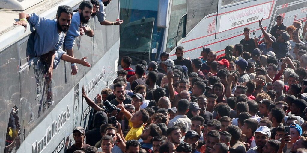 2025-10-13t140103z_1_lynxnpel9c0lh_rtroptp_4_gaza-cheer-prisoners-sk3.jpg