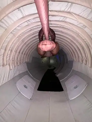 Rio de Janeiro (RJ), 20/10/2025 - Semana da Ciência no Jardim Botânico do Rio. Interior de baleia Jubarte inflável. Foto: Alexandre Machado/Divulgação