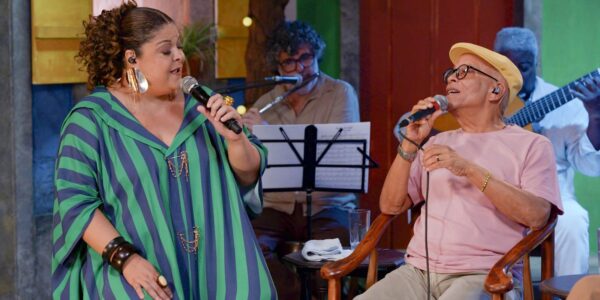 samba-na-gamboa-fabiana-cozza-e-nei-lopes-04-credito-divulgacao-tv-brasil.jpg