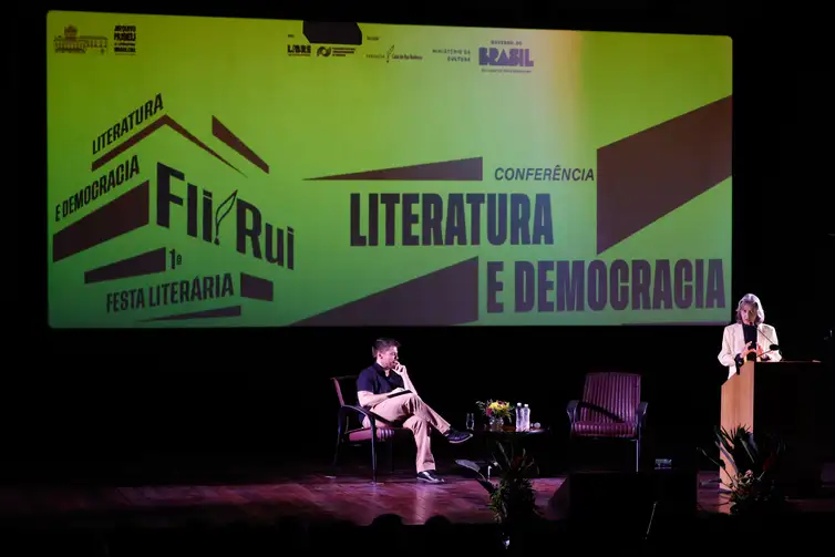 Rio de Janeiro (RJ), 29/11/2025 – A ministra do STF Carmen Lúcia fala sobre literatura e democracia na Festa Literária da Casa de Rui Barbosa. Foto: Fernando Frazão/Agência Brasil