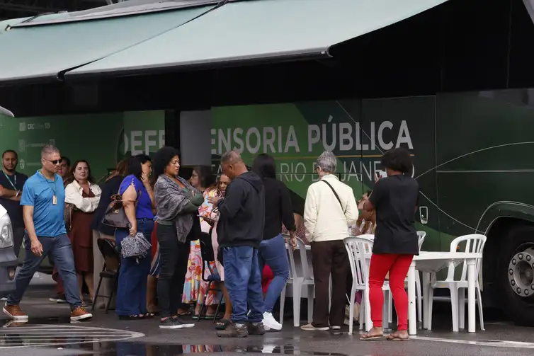 Rio de Janeiro (RJ), 30/10/2025 – Atendimento aos familiares durante o reconhecimento dos corpos dos mortos na Operação Contenção no Instituto Médico Legal. Foto: Fernando Frazão/Agência Brasil