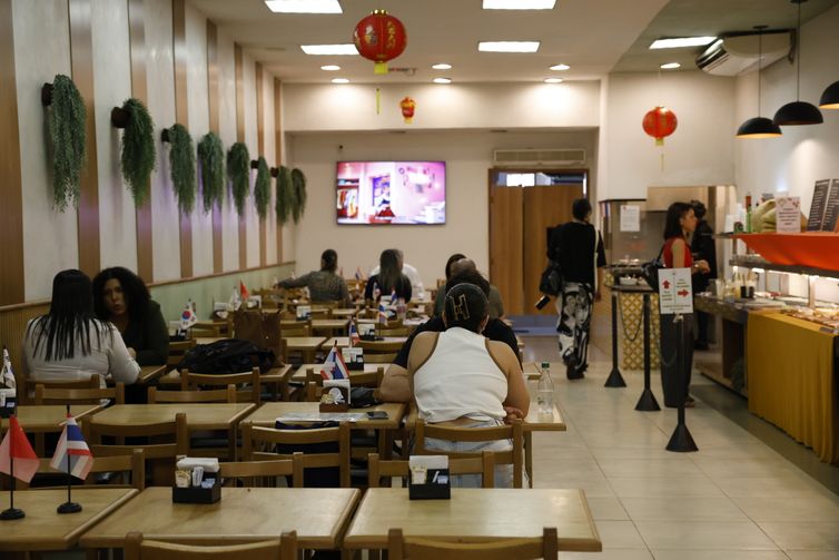Fernando Frazão/Agência Brasil Rio de Janeiro (RJ), 12/01/2025 – Salão do restaurante Sol Gastronomia, na Lapa. Novo decreto moderniza o Programa de Alimentação do Trabalhador (PAT) e traz novas regras ao sistema de vale-alimentação e vale-refeição. Foto: Fernando Frazão/Agência Brasil